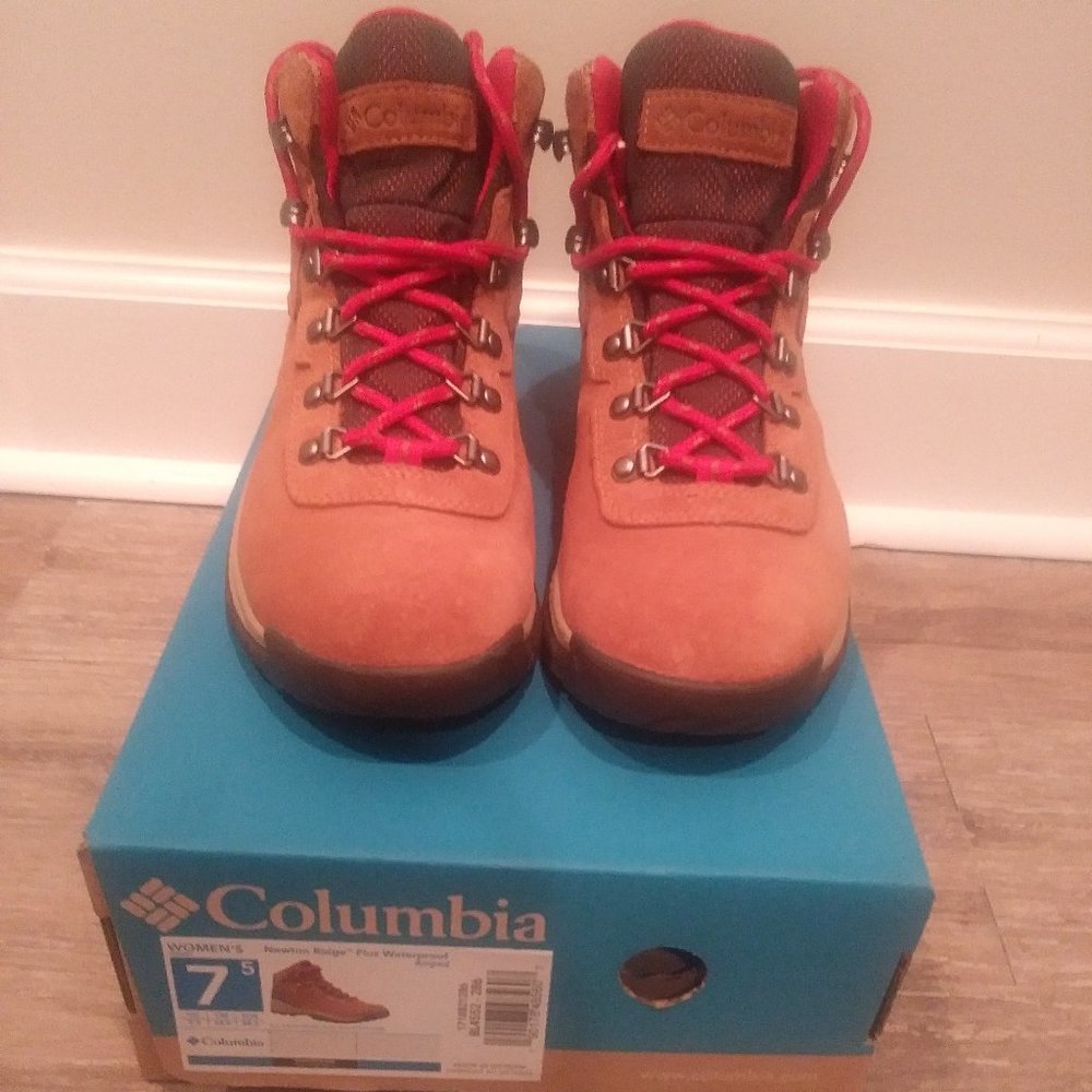 Columbia Waterproof Hiking Boot Women's Size 7.5